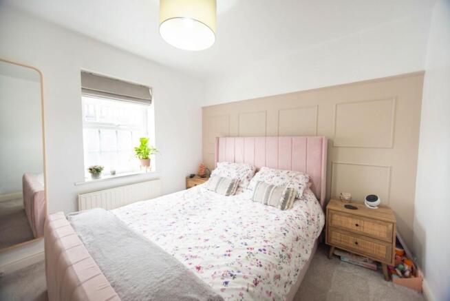 2 bed Flat for sale Image 11
