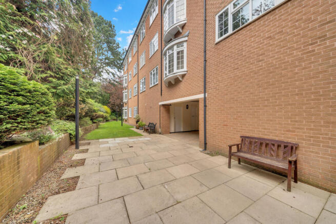 2 bed Ground Flat for sale Image 8