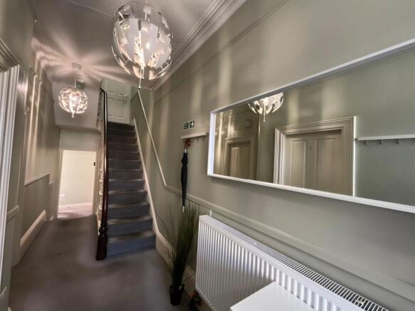 1 bed House Share to rent Image 9