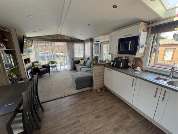 Kitchen/lounge
