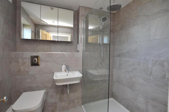 Fitted En-suite