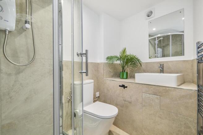 5 bed House to rent Image 8