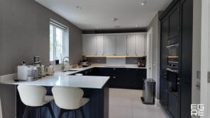 7, Sassoon Drive, Barnet EN4 0FJ