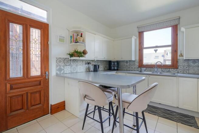 5 bed Semi-Detached for sale Image 9