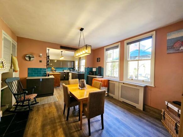 7 bed Semi-Detached for sale Image 5