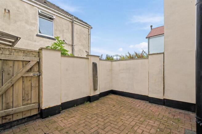 3 bed Terraced for sale Image 9
