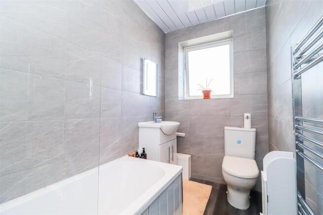 BATHROOM/W.C.