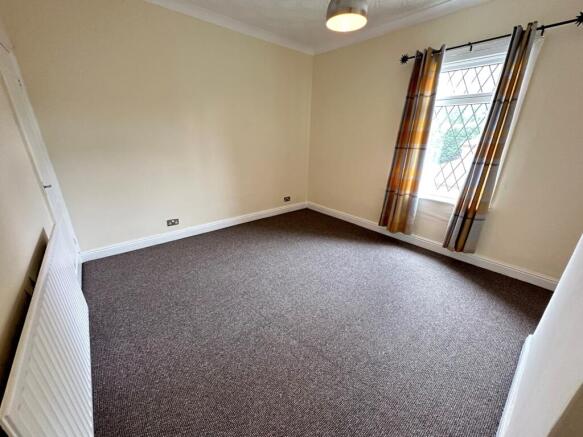 2 bed End of Terrace to rent Image 6