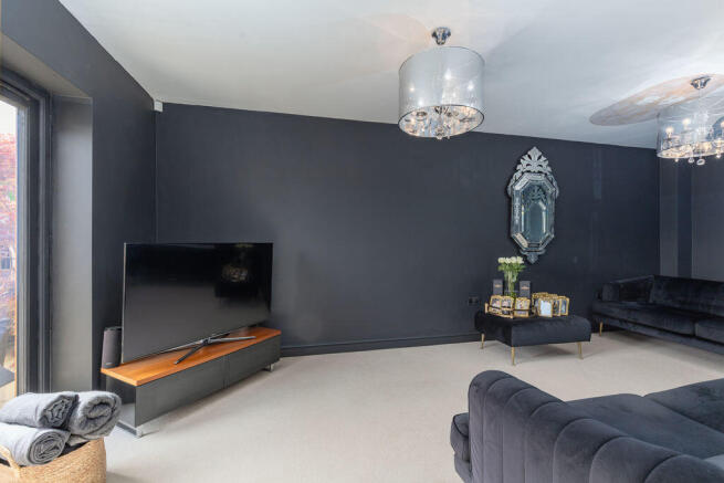 4 bed Detached for sale Image 9