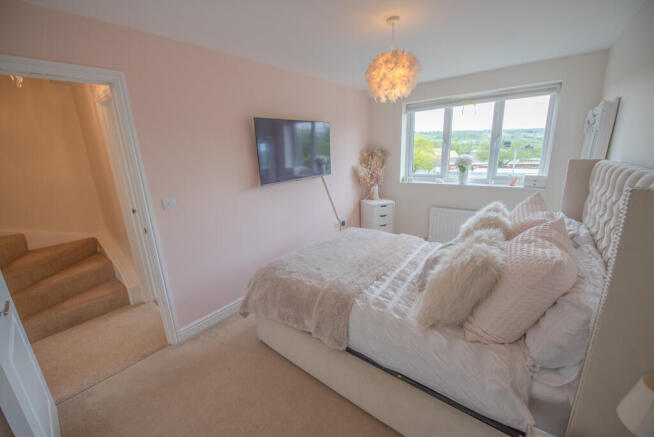 4 bed Town House for sale Image 9