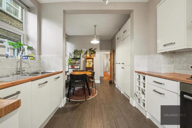 Flat 2, 142 Queenstown Road SW8 3RR-11.jpg