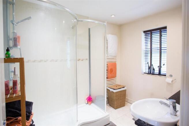 EN SUITE