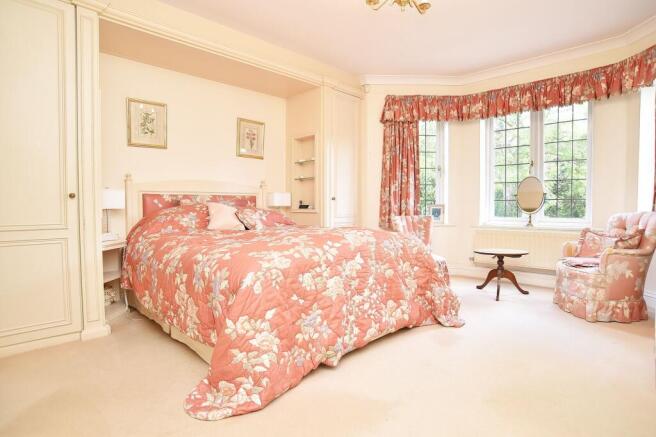3 bed Flat for sale Image 7