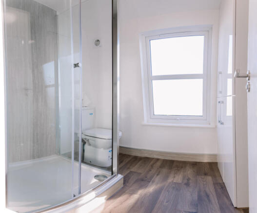 2 bed Apartment to rent Image 4
