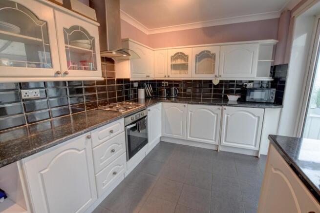 Kitchen 1.jpg