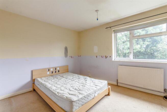 8391524-interior01.jpg