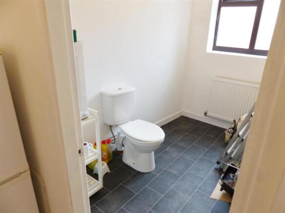 GROUND FLOOR W.C