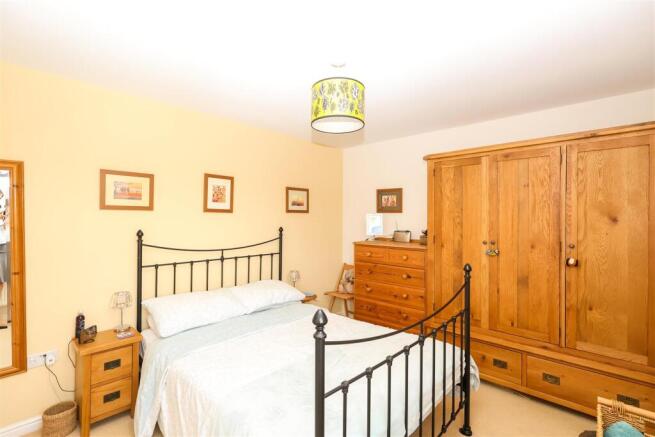 2 bed Semi-Detached for sale Image 12