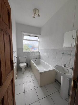 2 bed Terraced to rent Image 5