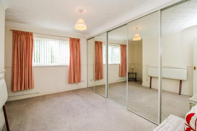 3 bed Town House for sale Image 7
