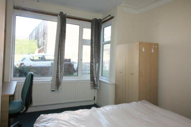 4 bed House to rent Image 9