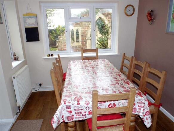 BREAKFAST ROOM: