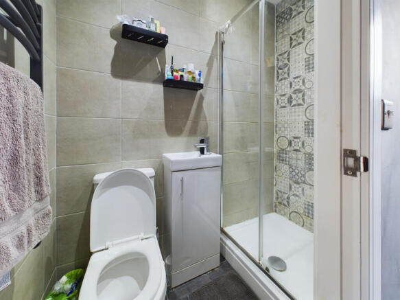 1 bed House Share to rent Image 5