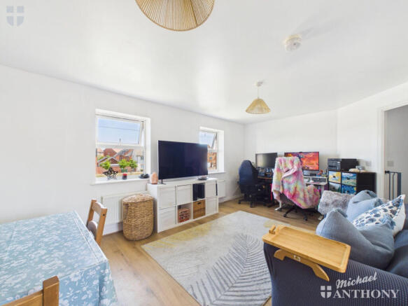 CAM03218G0-PR1094-STILL006