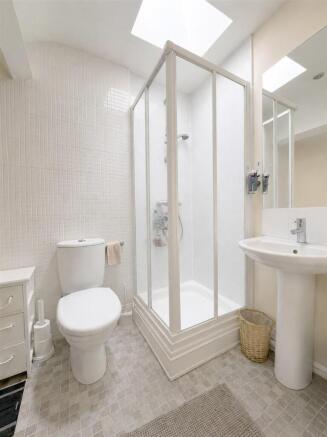3 bed Flat for sale Image 9