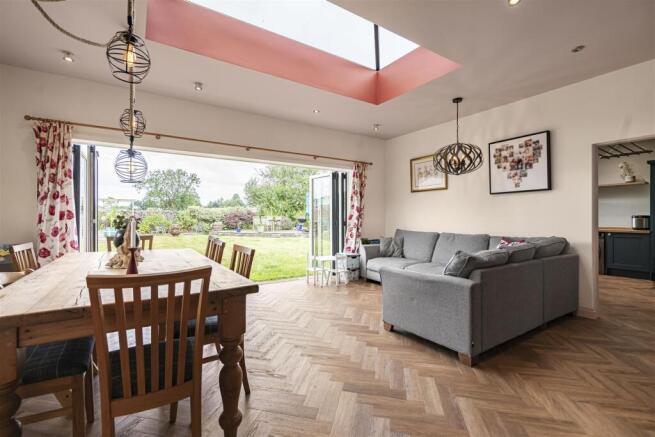 4 bed Detached for sale Image 4