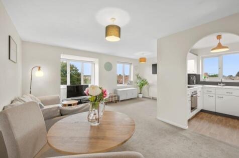 Shaw Drive, Walton-on-Thames, KT12