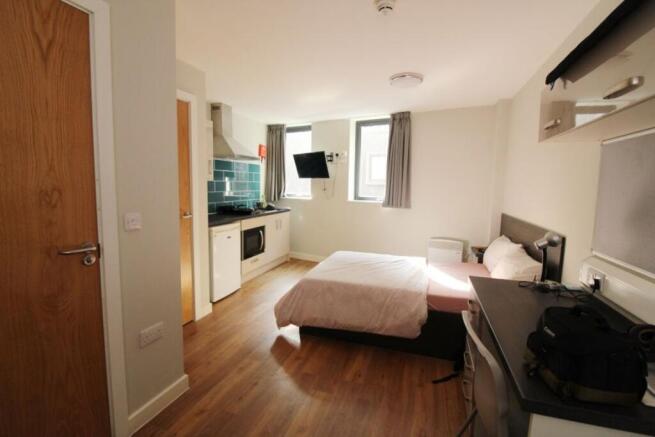 Studio to rent Image 6