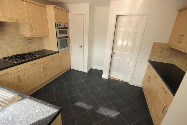 FITTED KITCHEN