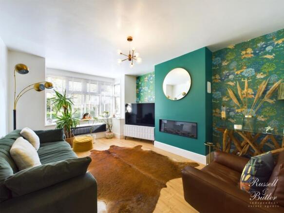 CAM01995G0-PR0205-STILL006