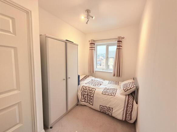 4 bed Town House for sale Image 10