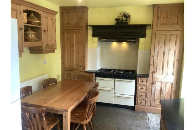 4 bed Detached for sale Image 6