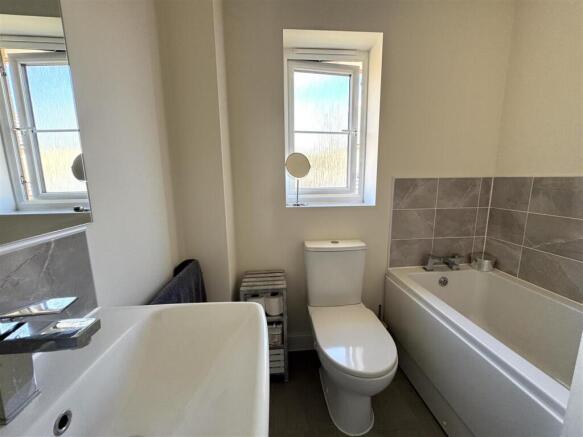 3 bed Town House for sale Image 4