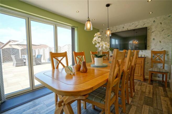 4 bed Detached for sale Image 6