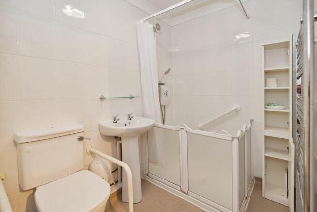 SHOWER ROOM