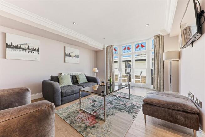 Apt 14 Lifestyle Apts - 04.jpg