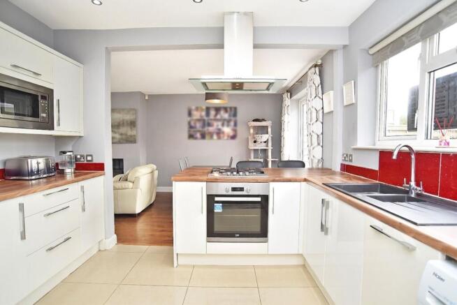3 bed Semi-Detached for sale Image 8