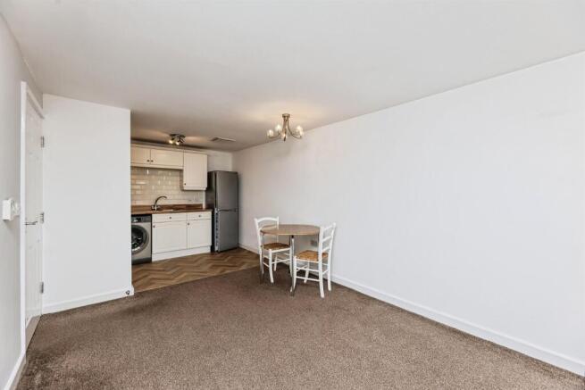 2 bed Apartment for sale Image 4