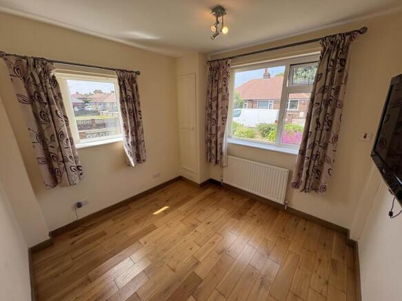 2 bed Semi-Detached Bungalow for sale Image 9