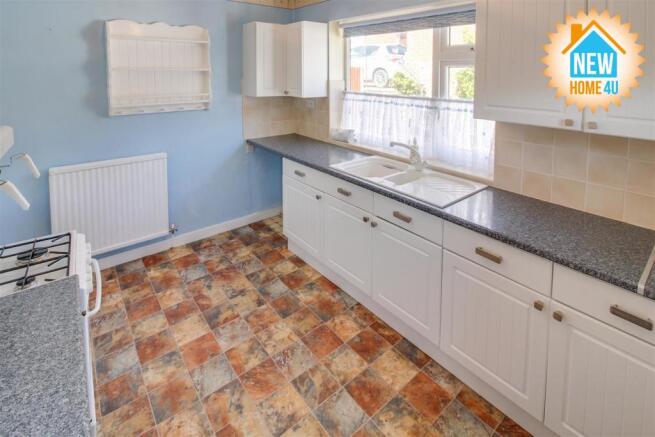 KITCHEN/DINING ROOM: