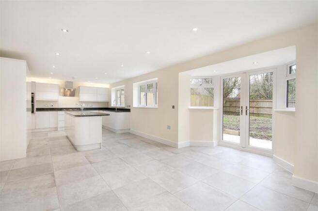 KITCHEN/DINING ROOM