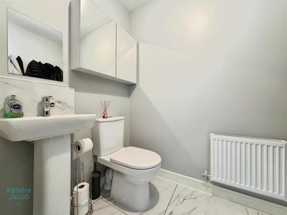 4 bed Detached for sale Image 10
