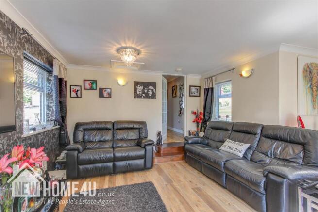 LOUNGE: