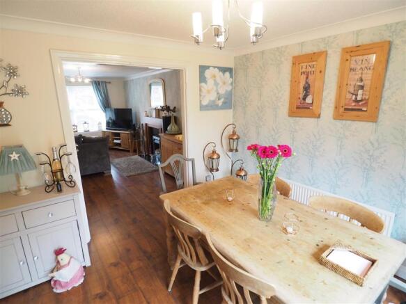 Dining Room Into Lounge 772