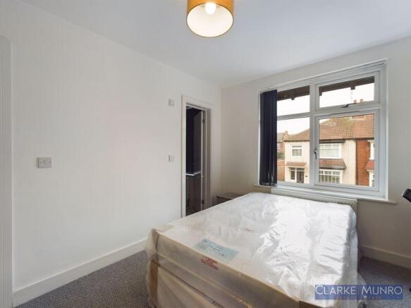 1 bed House Share to rent Image 7