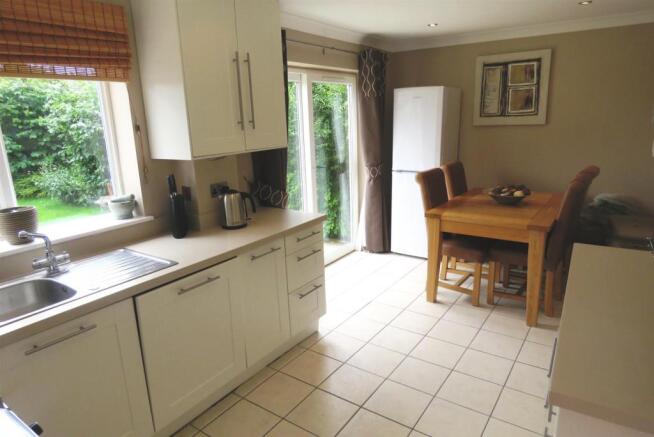 KITCHEN/BREAKFAST RO